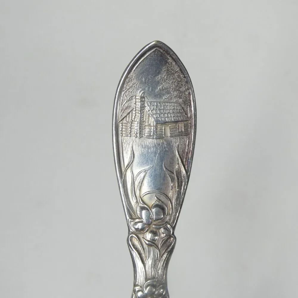 Log Cabin Syrup Towle Souvenir Spoon St. Paul USA Floral Teaspoon Antique
